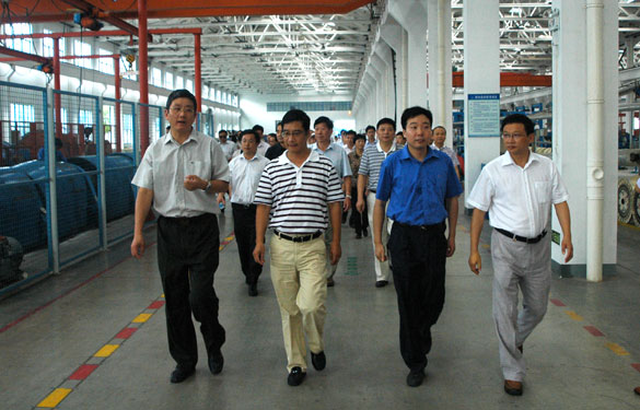 安徽省潜山县党政代表团一行百余人来GA黄金甲集团旅行考察