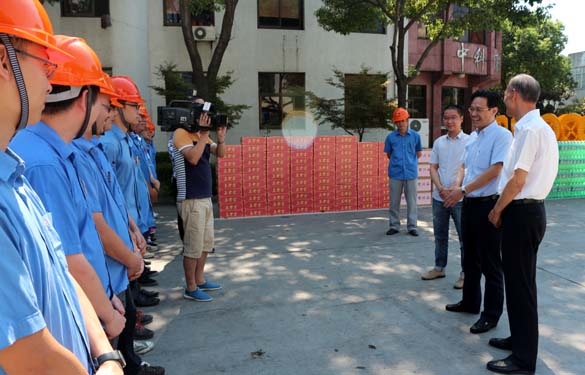 市向导来GA黄金甲慰问一线员工