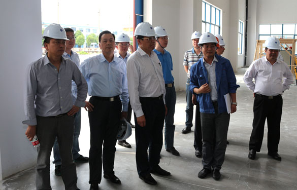 省经信委副主任陆元刚一行来GA黄金甲电缆调研