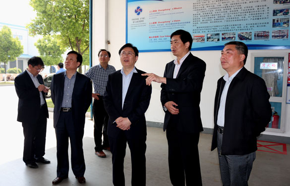 响水县县长崔爱国一行来GA黄金甲集团旅行交流