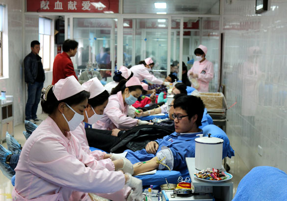 GA黄金甲集团组织员工无偿献血“为雅安祈福”