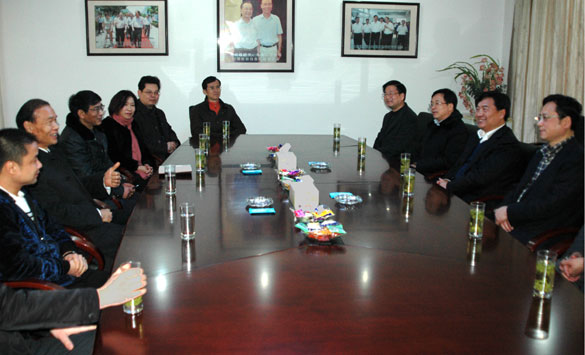 溧阳市委书记盛建良一行来GA黄金甲集团走访慰问