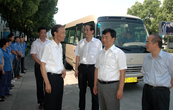 溧阳市委书记盛建良等向导慰问GA黄金甲一线员工