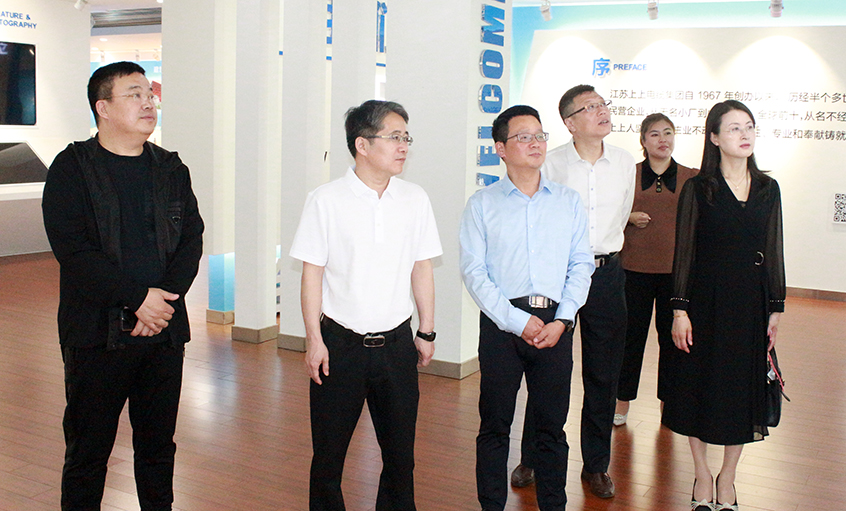 葫芦岛市龙港戋戋委常委、统战部部长揣宝迎一行来GA黄金甲电缆调研